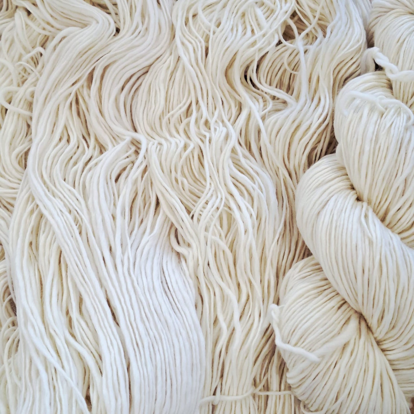Undyed Yarn | 8 Ply (DK) 'Thick and Thin' Superwash Merino Wool